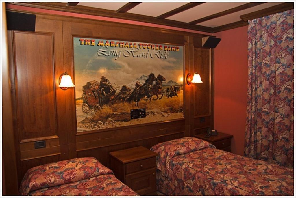 Hotel California ชัมโปลุก ห้อง รูปภาพ