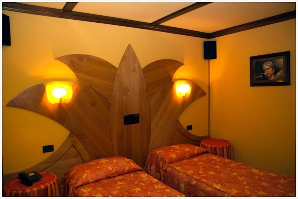 Hotel California ชัมโปลุก ภายนอก รูปภาพ