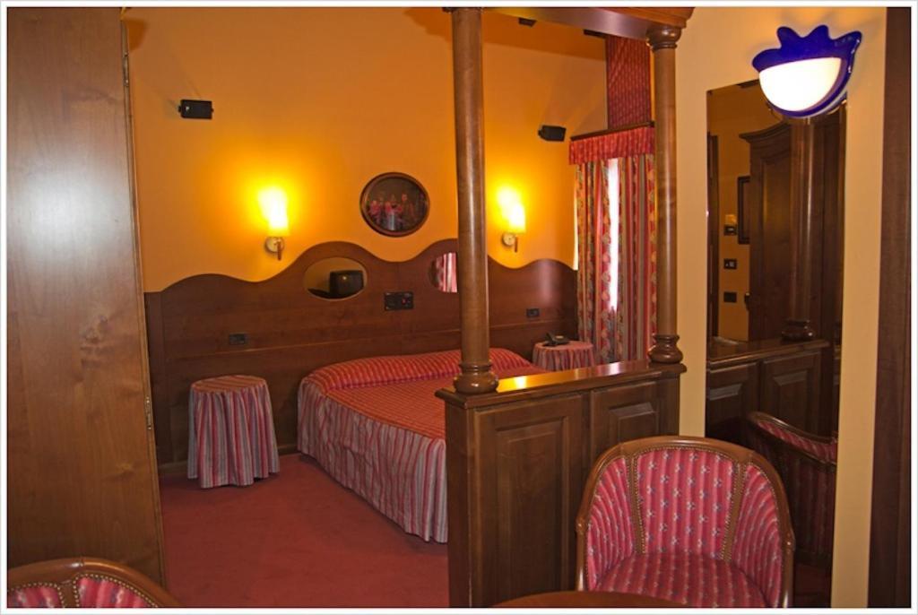 Hotel California ชัมโปลุก ภายนอก รูปภาพ