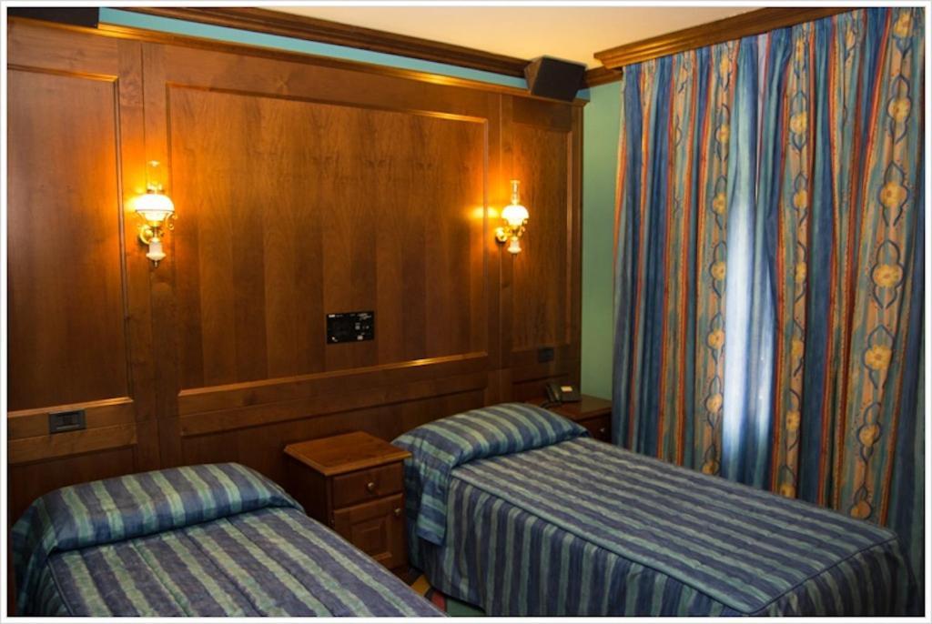 Hotel California ชัมโปลุก ภายนอก รูปภาพ