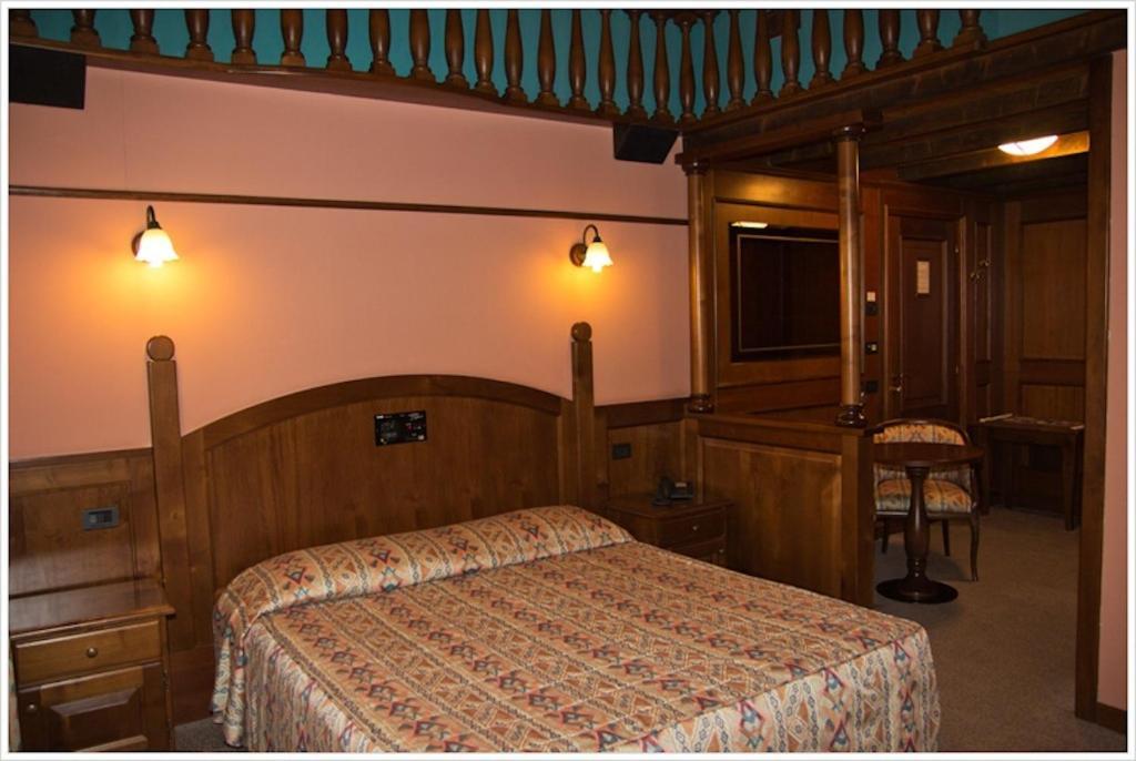 Hotel California ชัมโปลุก ภายนอก รูปภาพ