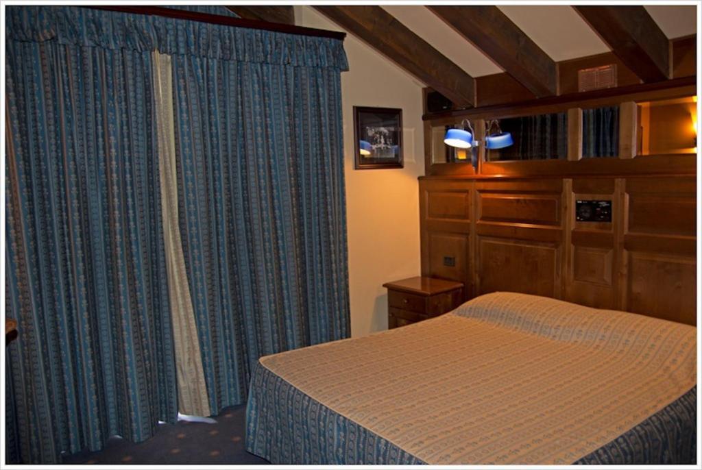 Hotel California ชัมโปลุก ภายนอก รูปภาพ